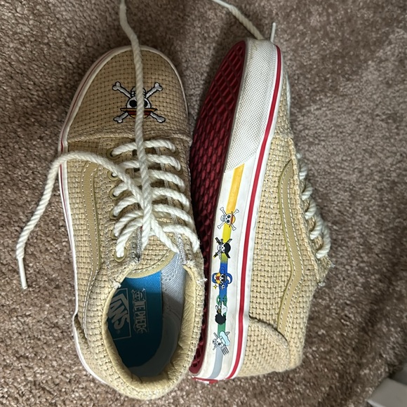 ONE PIECE VANS LIKE NEW(limited addition) - Picture 3 of 5
